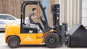Kỹ thuật vận hành lái xe nâng hạ