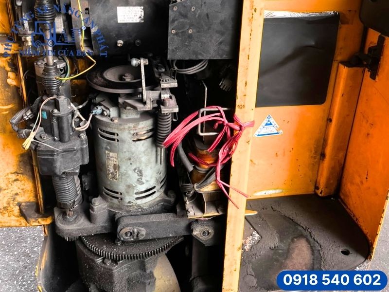 Hỏng bộ phận khởi động xe nâng điện Hyster
