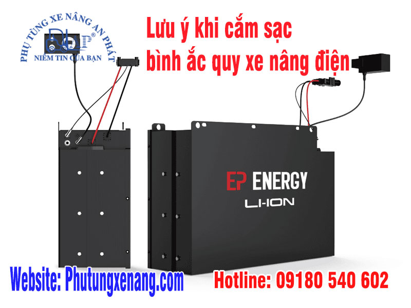 lưu ý khi cắm sạc bình ắc quy xe nâng điện