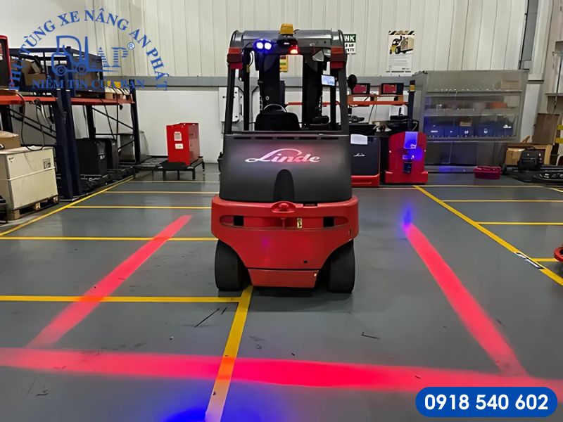 Đèn cảnh báo chiếu vạch thẳng xe nâng chất lượng