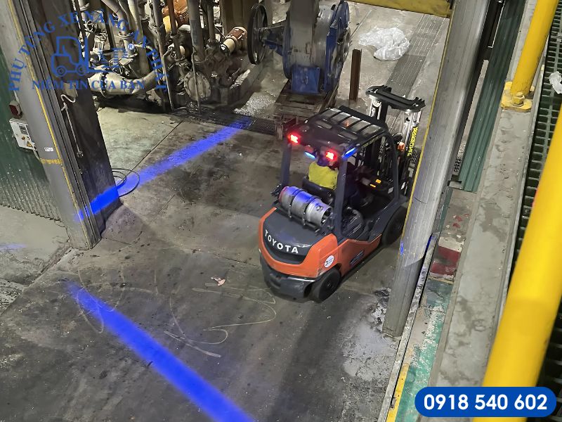Đèn cảnh báo chiếu vạch thẳng xe nâng nhập khẩu