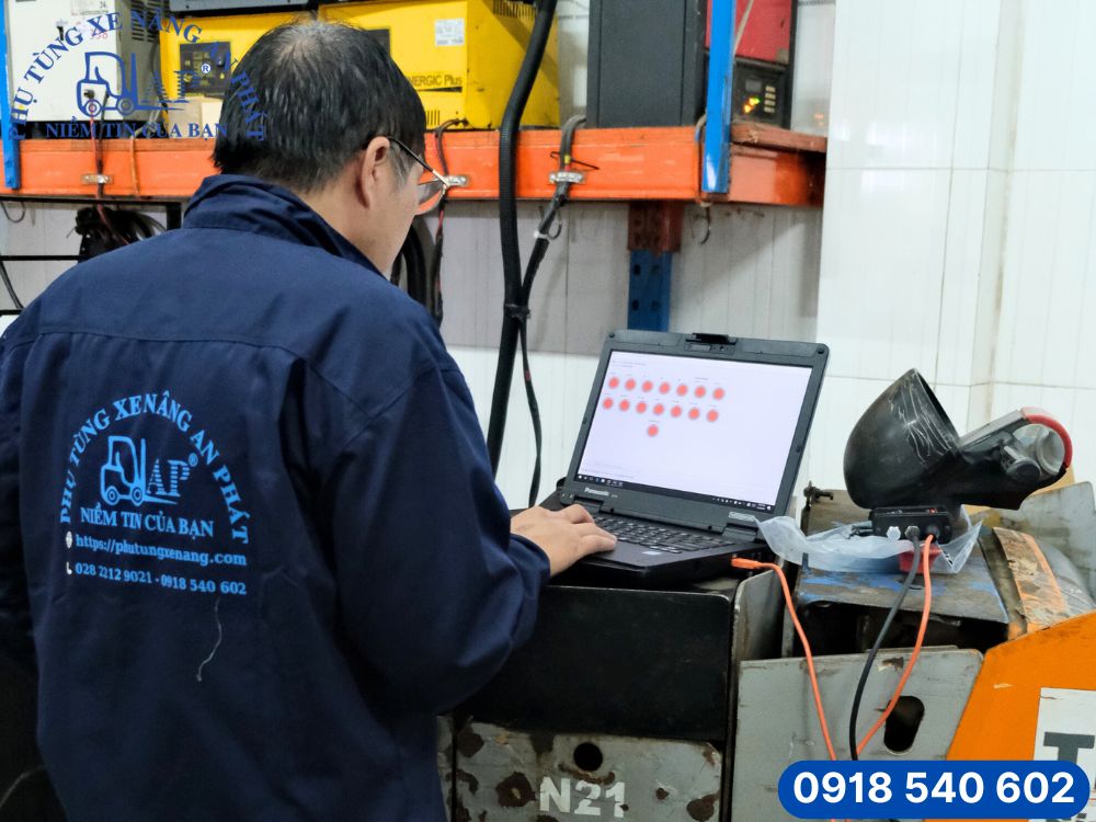 tra mã lỗi xe nâng điện TCM trên thiết bị chẩn đoán