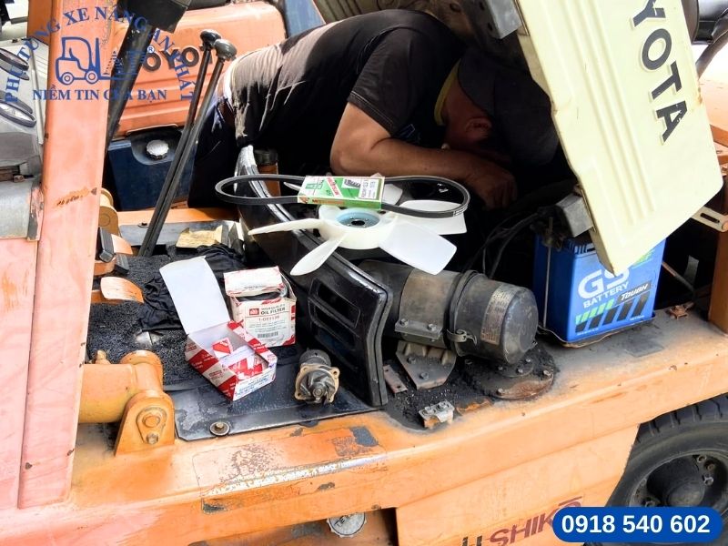 Những điều cần lưu ý về vệ sinh và bảo dưỡng xe nâng định kỳ 13 Bảo dưỡng định kỳ - thay phụ tùng xe nâng chính hãng