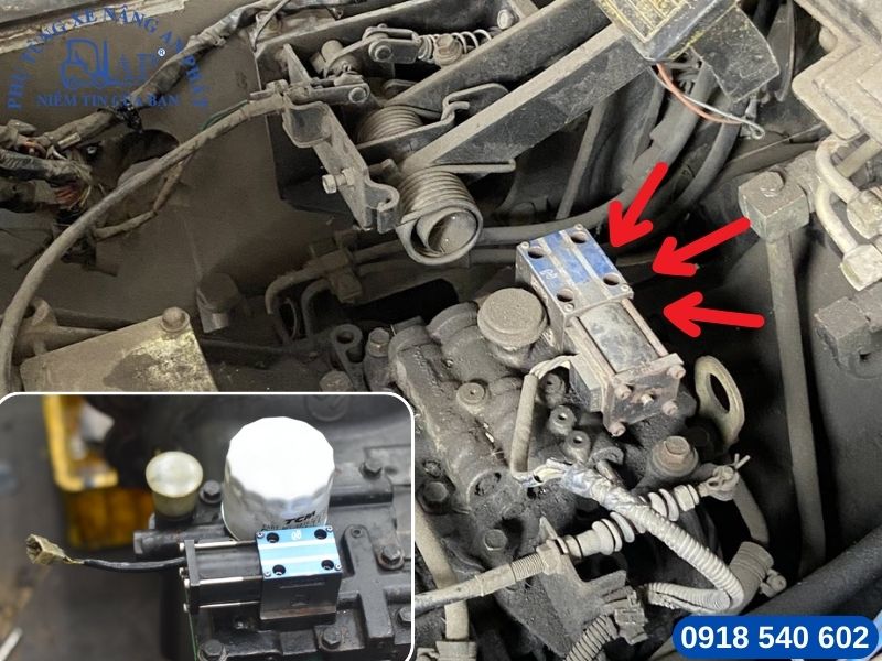 Lợi ích khi nâng cấp và thay thế phụ tùng xe nâng chính hãng 10 Cận cảnh van điện từ hộp số được thay mới chính hãng