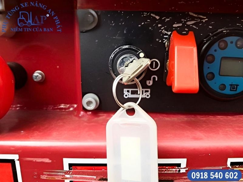 Khởi động - Dừng xe nâng nâng dầu đúng cách