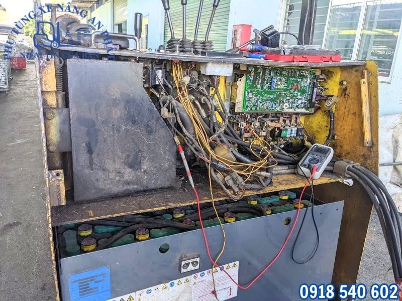 Kiểm tra lỗi xe nâng điện chết máy giữa chừng