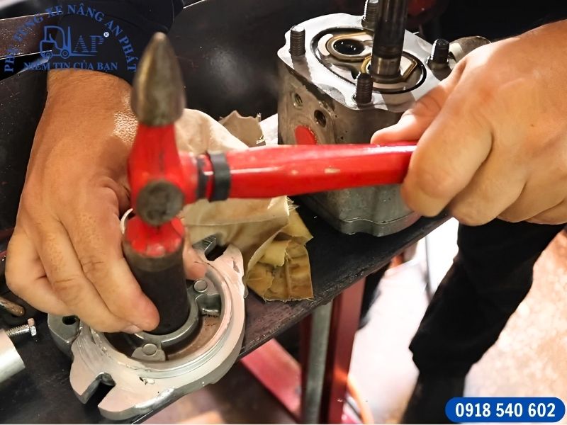 Tiết kiệm phí sửa bơm thủy lực xe nâng với cách làm cực dễ 13 Sửa bơm thủy lực xe nâng nhanh chóng