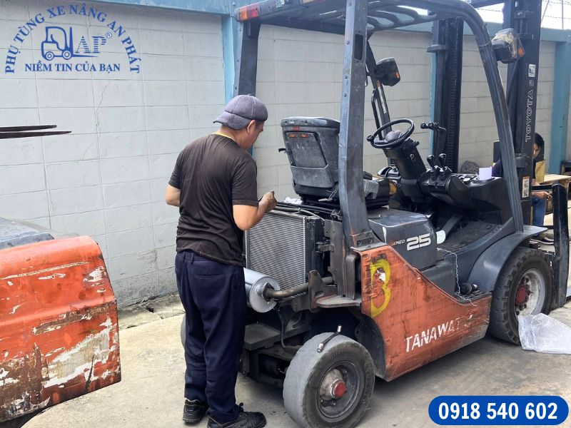 Hướng dẫn sửa nhanh hệ thống làm mát xe nâng kém hiệu quả 13 Sửa hệ thống làm mát xe nâng kém hiệu quả - An Phát uy tín