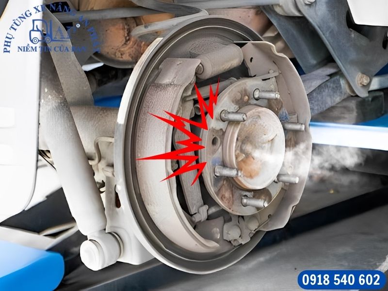 Sửa chữa lỗi phanh đỗ xe nâng – Ngăn ngừa trôi dốc nguy hiểm 11 Sửa phanh xe nâng phát tiếng kêu bất thường