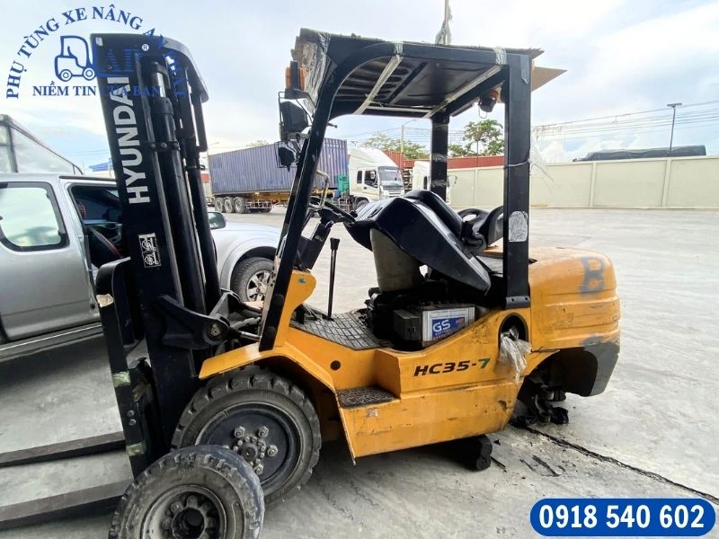 Xe nâng ngừng làm việc do rung lắc bất thường